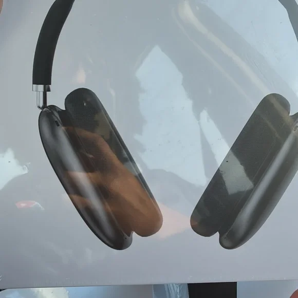 AirPod ProMax - Picture 1 of 4